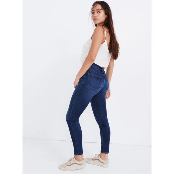 MADEWELL Curvy High-Rise Skinny Jeans in Danny Wash: TENCEL™ Denim // 27 - Picture 2 of 13